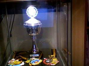 Vergessen und verstaubt: ein Pokal