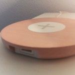 Die kabellose Ladefläche von Ikea hier auch mit dem USB-Anschluss zum Laden mit Kabel