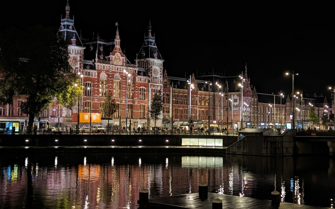 Gepäckaufbewahrung in Amsterdam Centraal im Jahr 2023