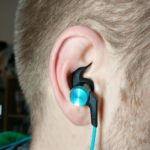 Die In-Ear-Kopfhörer im Ohr - so sieht es aus.